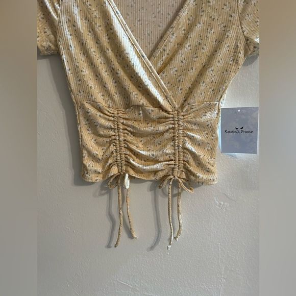 Rebellious dreamer yellow floral surplice top size Small NWT - Picture 3 of 5